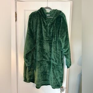 NWOT The Comfy blanket hoodie, green